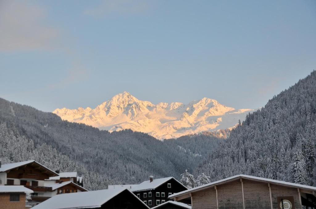 Hotel-Pension Faneskla Silbertal Kültér fotó